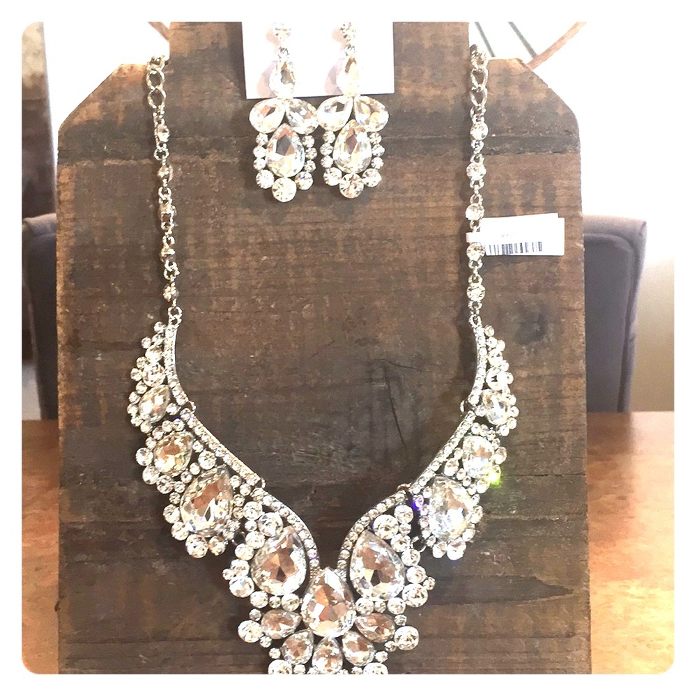 Glamorous Crystal Statement Necklace & Earring Set